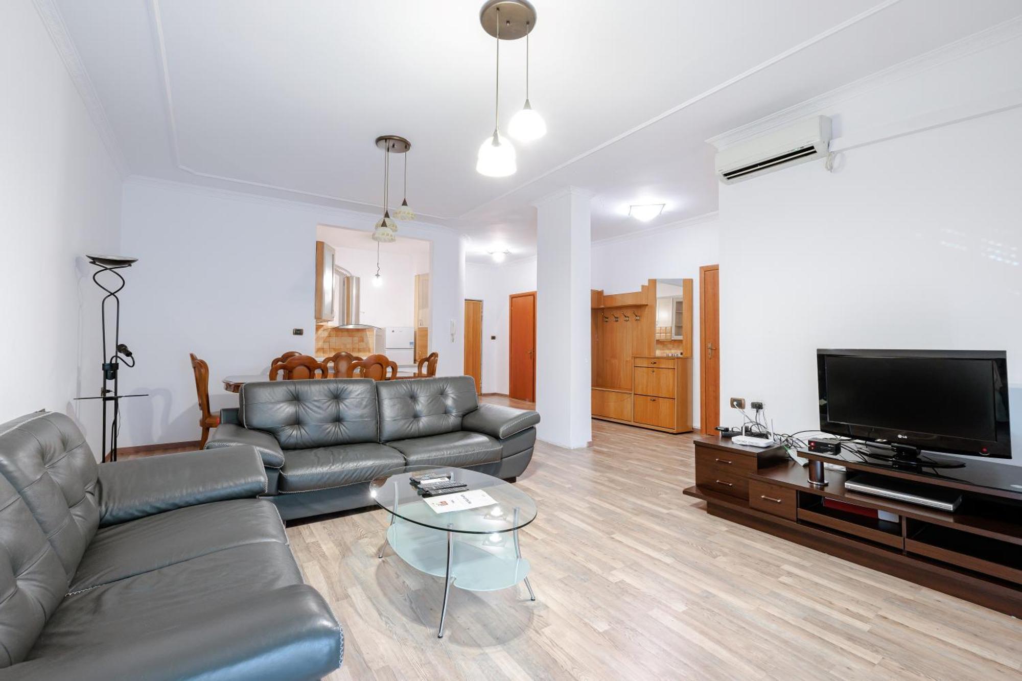 Boutique Hotel Whisky Tiranë Bilik gambar