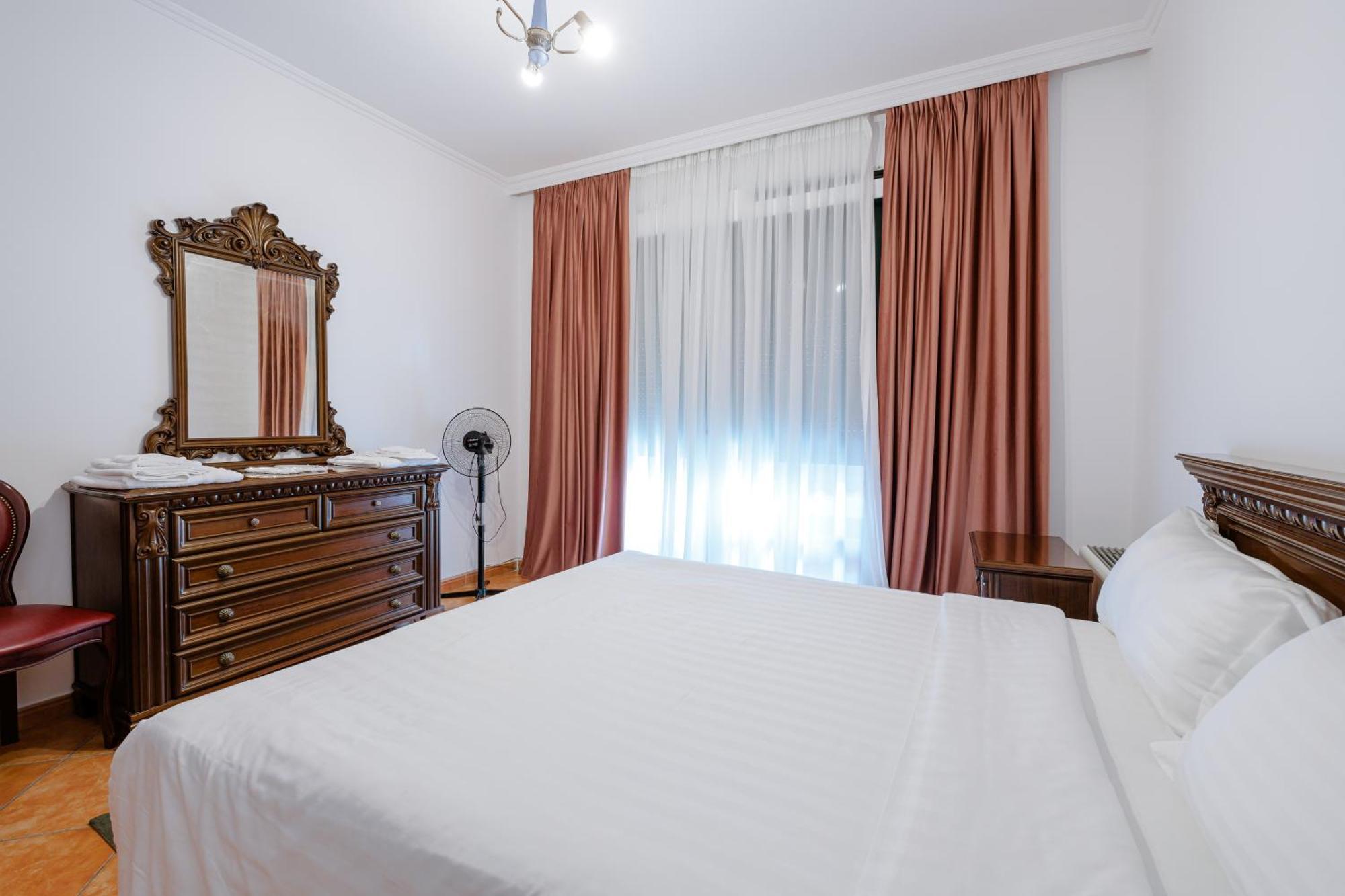 Boutique Hotel Whisky Tiranë Bilik gambar
