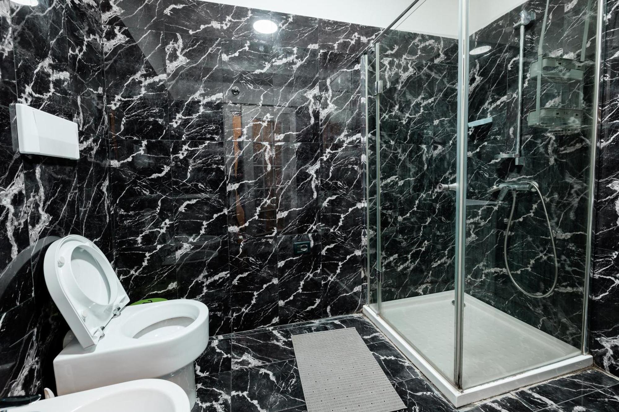 Boutique Hotel Whisky Tiranë Bilik gambar